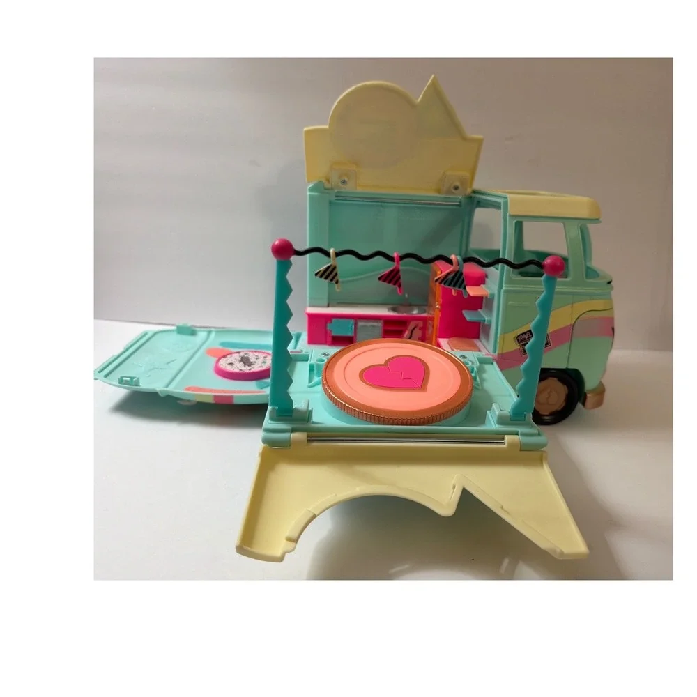 LOL Surprise 2-in-1 Glamper Fashion Camper Blue Pink Transforming Playset MGA